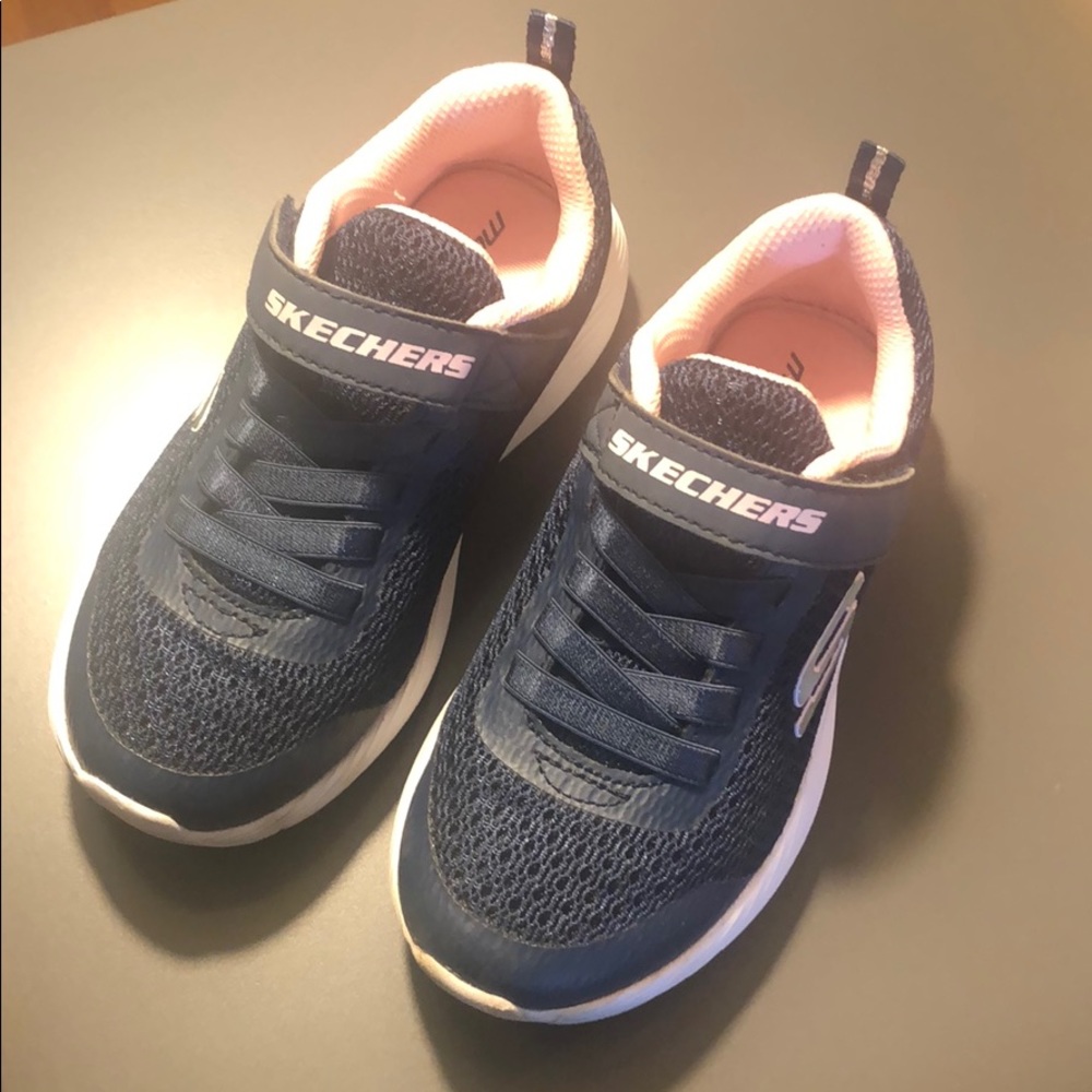 Sketchers sneakers